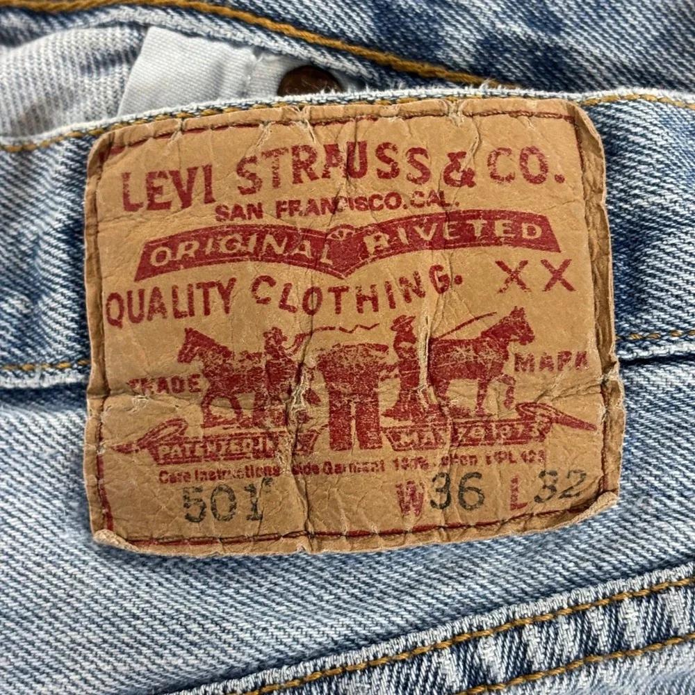 Levis 501 Original Fit Mens Light Wash Blue Straight Leg Button Fly Jeans 36x32